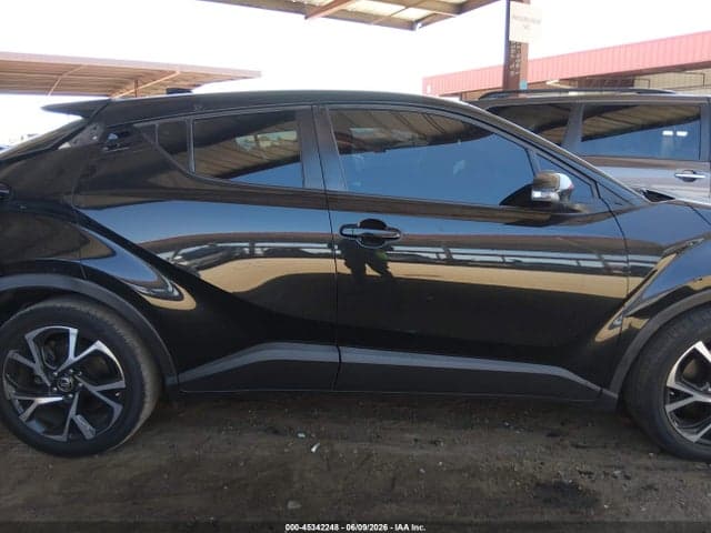 2022 TOYOTA C-HR XLE 13