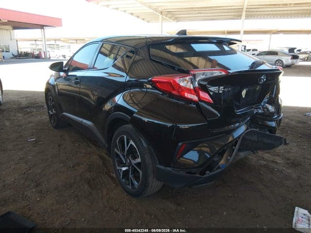 2022 TOYOTA C-HR XLE 3