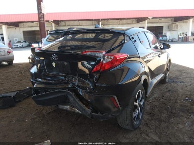 2022 TOYOTA C-HR XLE 4
