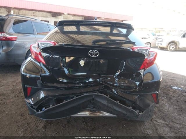 2022 TOYOTA C-HR XLE 6