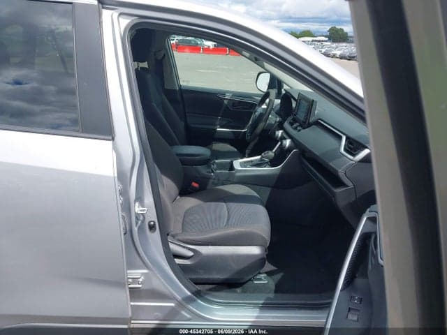 2022 TOYOTA RAV4 LE 5