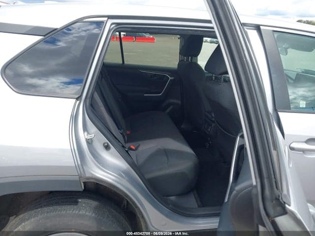 2022 TOYOTA RAV4 LE 8