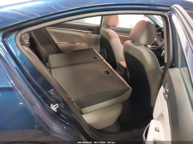 2019 HYUNDAI ELANTRA SE 8