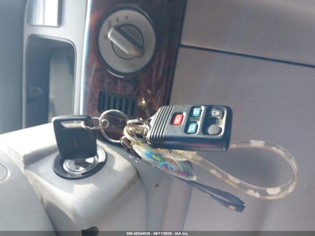 2004 LINCOLN NAVIGATOR 11