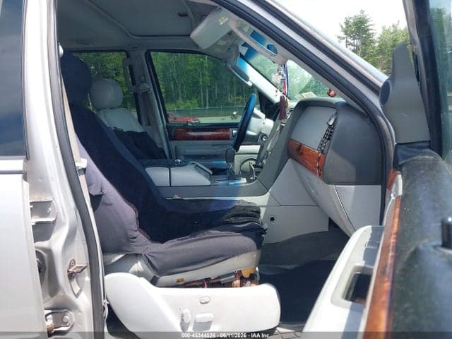 2004 LINCOLN NAVIGATOR 5