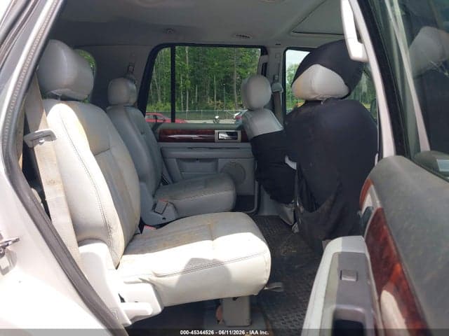 2004 LINCOLN NAVIGATOR 8