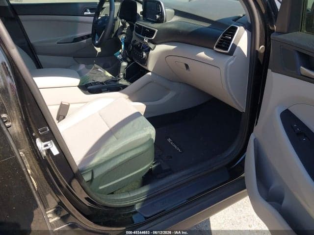 2020 HYUNDAI TUCSON SE 5