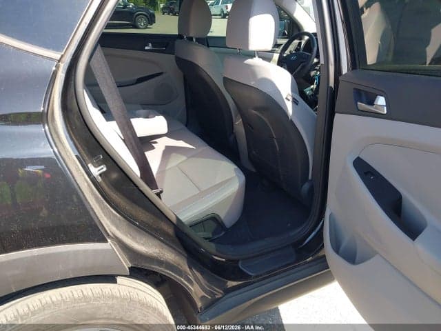 2020 HYUNDAI TUCSON SE 8