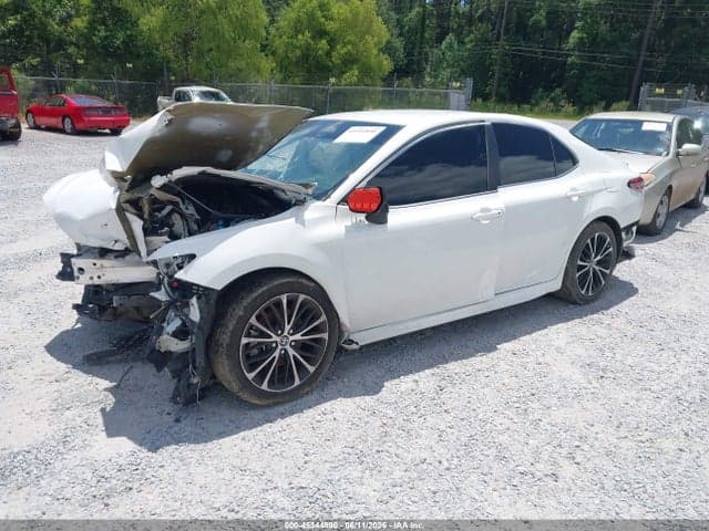 2020 TOYOTA CAMRY SE 2