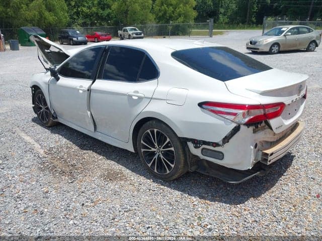2020 TOYOTA CAMRY SE 3