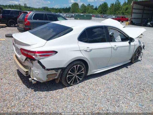2020 TOYOTA CAMRY SE 4