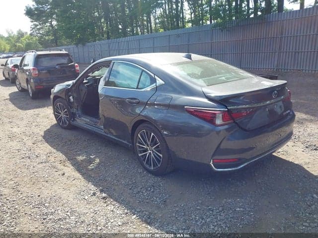 2025 LEXUS ES 300H 3