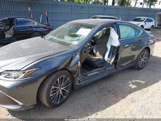 2025 LEXUS ES 300H 6