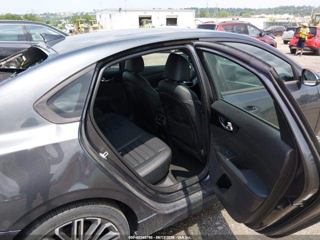 2022 KIA FORTE GT 8