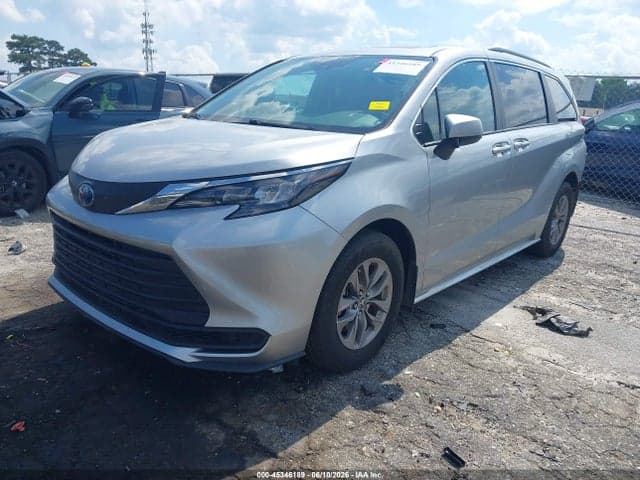 2024 TOYOTA SIENNA LE 2