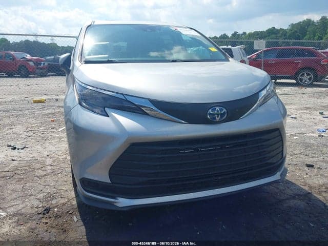 2024 TOYOTA SIENNA LE 12