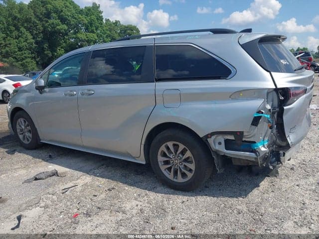 2024 TOYOTA SIENNA LE 14