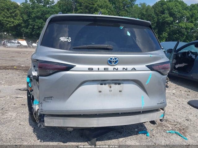 2024 TOYOTA SIENNA LE 16