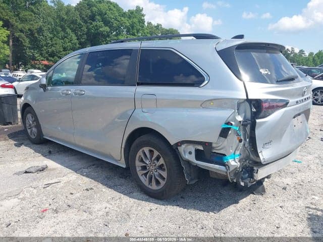 2024 TOYOTA SIENNA LE 6