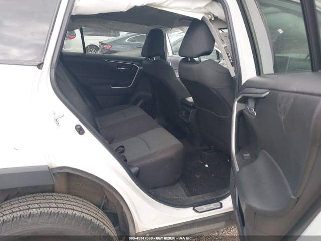 2024 TOYOTA RAV4 XLE 8