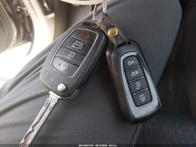 2017 HYUNDAI TUCSON SE 11