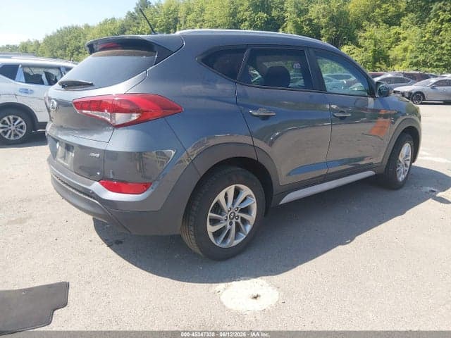 2017 HYUNDAI TUCSON SE 4