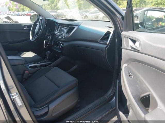 2017 HYUNDAI TUCSON SE 5