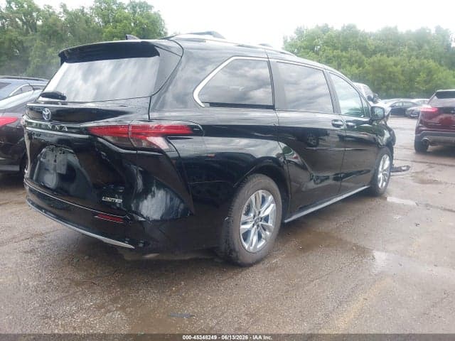 2025 TOYOTA SIENNA LIMITED 4