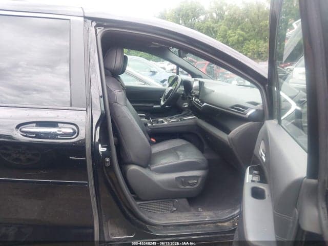 2025 TOYOTA SIENNA LIMITED 5