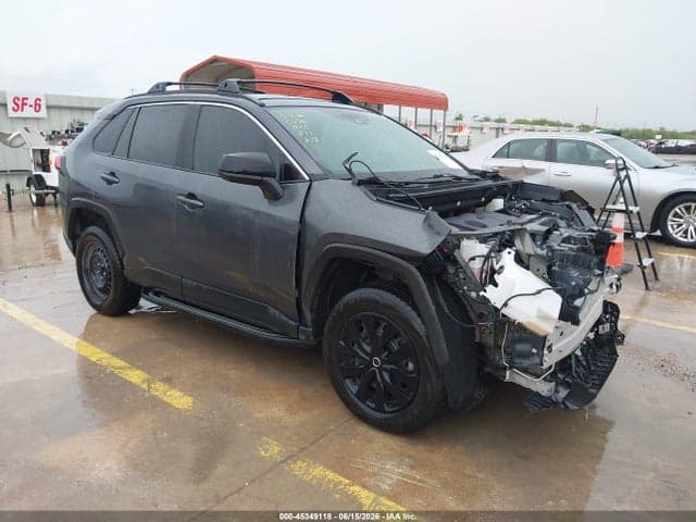 2020 TOYOTA RAV4 LE 1