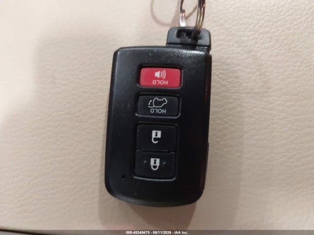 2019 TOYOTA HIGHLANDER LIMITED 11