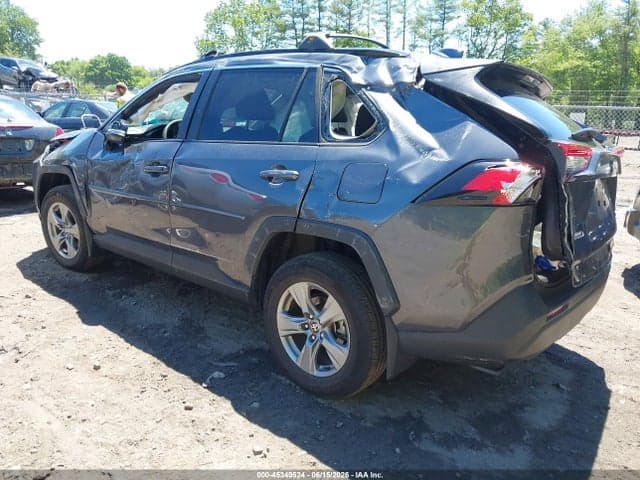 2025 TOYOTA RAV4 XLE 3