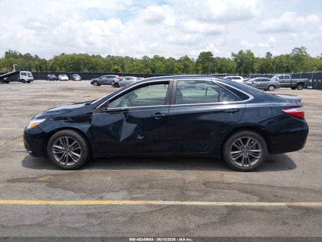 2017 TOYOTA CAMRY SE 14