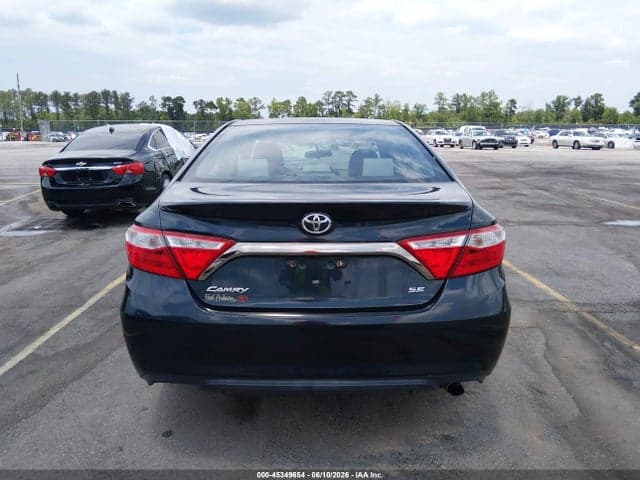 2017 TOYOTA CAMRY SE 16