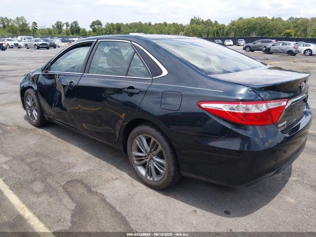 2017 TOYOTA CAMRY SE 3