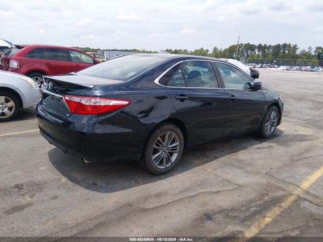 2017 TOYOTA CAMRY SE 4