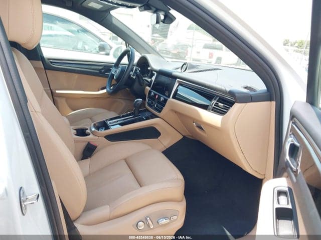 2024 PORSCHE MACAN T 5