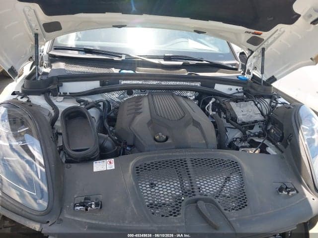 2024 PORSCHE MACAN T 10