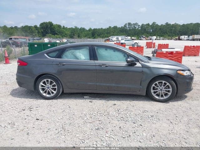 2019 FORD FUSION SE 13