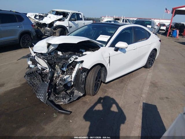 2025 TOYOTA CAMRY XLE 2