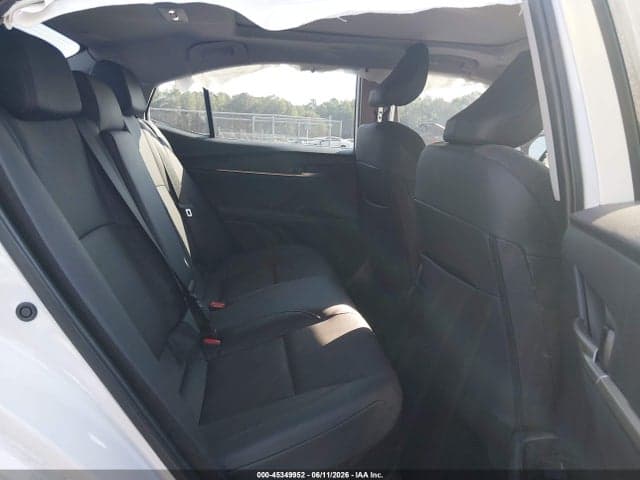 2025 TOYOTA CAMRY XLE 8