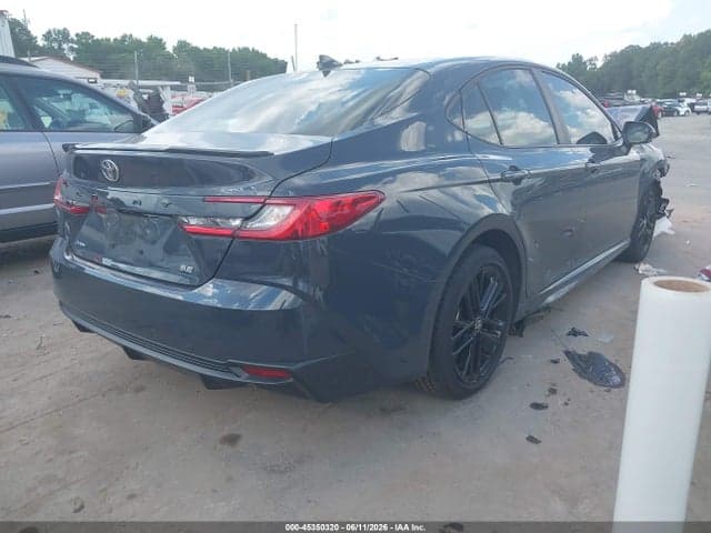 2025 TOYOTA CAMRY SE 4