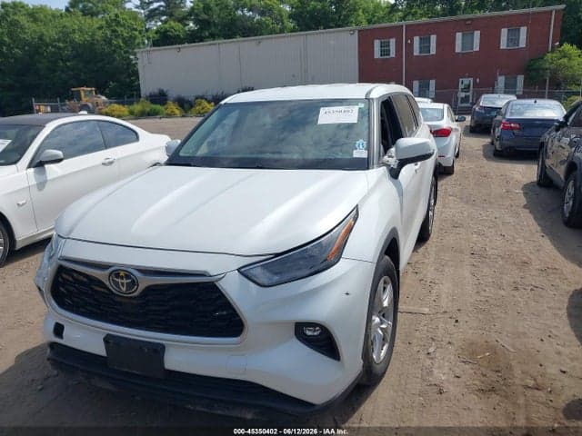 2022 TOYOTA HIGHLANDER LE 2