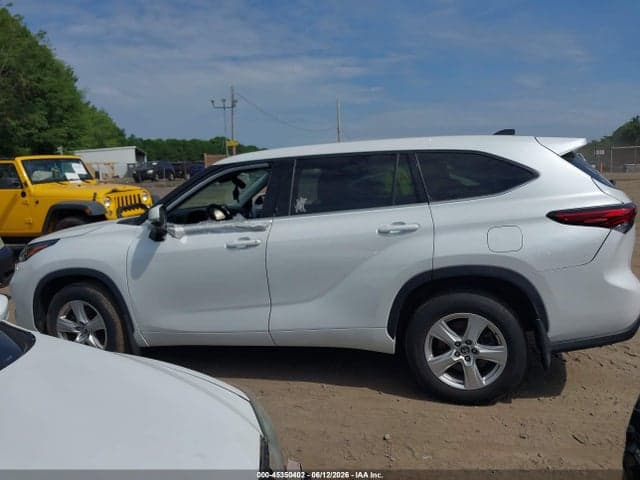 2022 TOYOTA HIGHLANDER LE 14