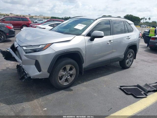 2024 TOYOTA RAV4 XLE 2