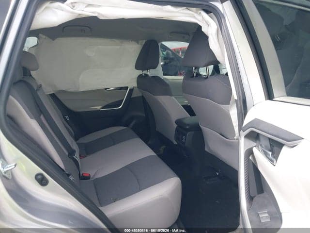 2024 TOYOTA RAV4 XLE 8