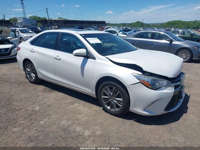 2017 TOYOTA CAMRY SE 1