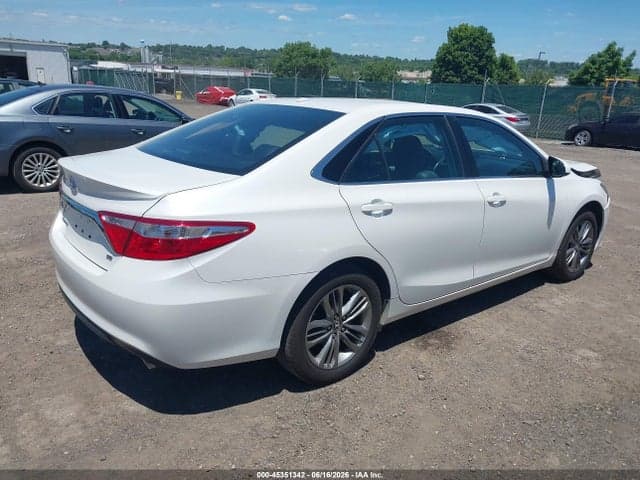 2017 TOYOTA CAMRY SE 4