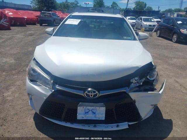 2017 TOYOTA CAMRY SE 6