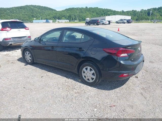 2019 HYUNDAI ELANTRA SE 3